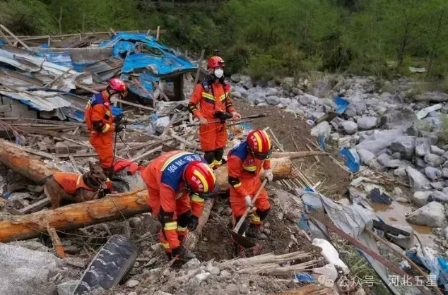 油動式大載荷長航時無人直升機——打造我國應急救援、防汛救災、森林草原消防的“新質戰斗力”！